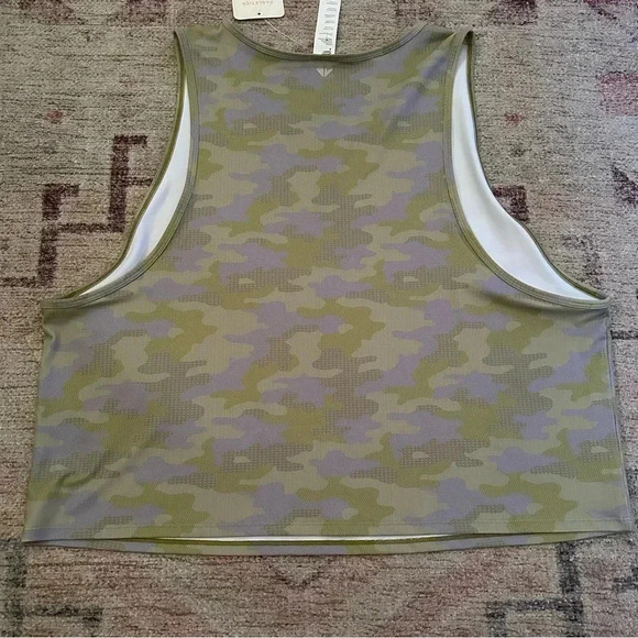 NWT Fabletics• Ressler Crop Tank size 4X - Picture 10 of 14